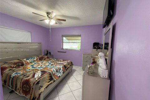 House in Tamarac, Florida 3 bedrooms, 141.49 sq.m. № 2087114 - photo 10