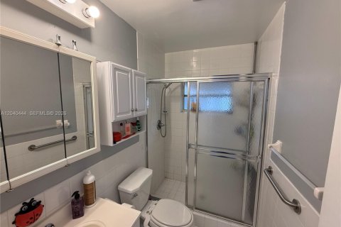 House in Tamarac, Florida 3 bedrooms, 141.49 sq.m. № 2087114 - photo 9