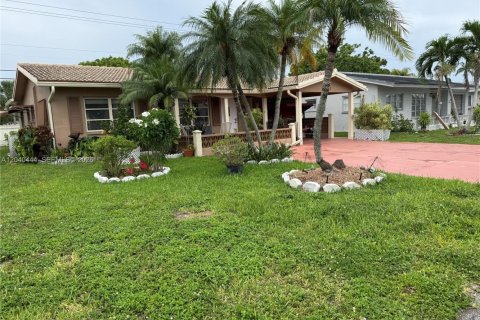 House in Tamarac, Florida 3 bedrooms, 141.49 sq.m. № 2087114