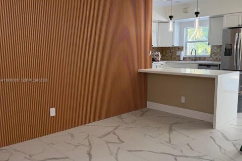 Villa ou maison à louer à Hollywood, Floride: 3 chambres, 151.24 m2 № 1996843 - photo 4