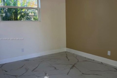 Villa ou maison à louer à Hollywood, Floride: 3 chambres, 151.24 m2 № 1996843 - photo 10