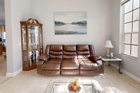 Villa ou maison à vendre à Land O' Lakes, Floride: 6 chambres, 311.32 m2 № 1777861 - photo 12
