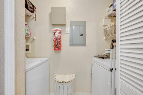 Condo in Orlando, Florida, 2 bedrooms  № 1831247 - photo 17