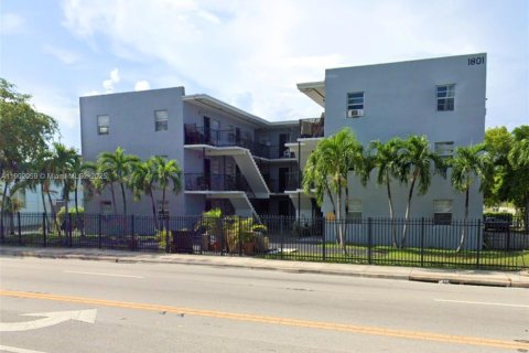 Commercial property in Miami, Florida № 1953529 - photo 2