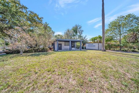 House in North Miami, Florida 2 bedrooms, 112.78 sq.m. № 2030746 - photo 6