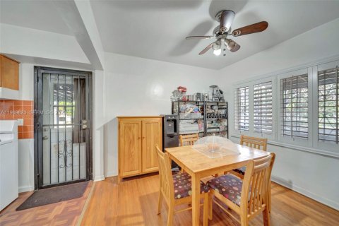 House in North Miami, Florida 2 bedrooms, 112.78 sq.m. № 2030746 - photo 17