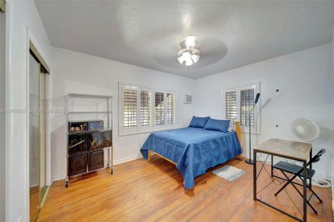 House in North Miami, Florida 2 bedrooms, 112.78 sq.m. № 2030746 - photo 25
