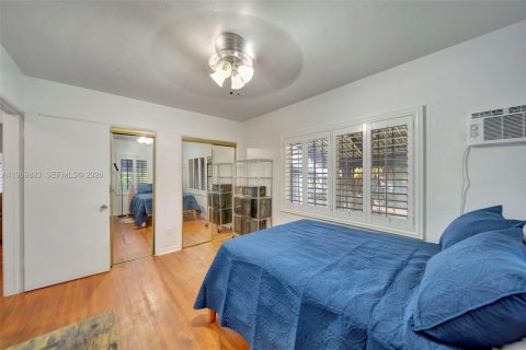 House in North Miami, Florida 2 bedrooms, 112.78 sq.m. № 2030746 - photo 23