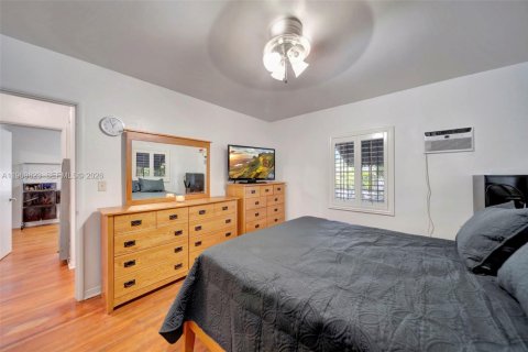 House in North Miami, Florida 2 bedrooms, 112.78 sq.m. № 2030746 - photo 22