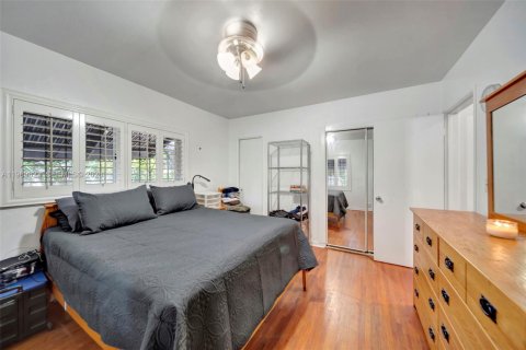 House in North Miami, Florida 2 bedrooms, 112.78 sq.m. № 2030746 - photo 20