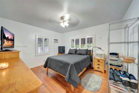 House in North Miami, Florida 2 bedrooms, 112.78 sq.m. № 2030746 - photo 21