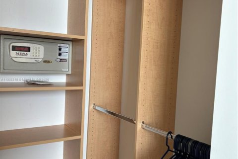 Copropriété à vendre à Miami, Floride: 3 chambres, 167.22 m2 № 2013666 - photo 11