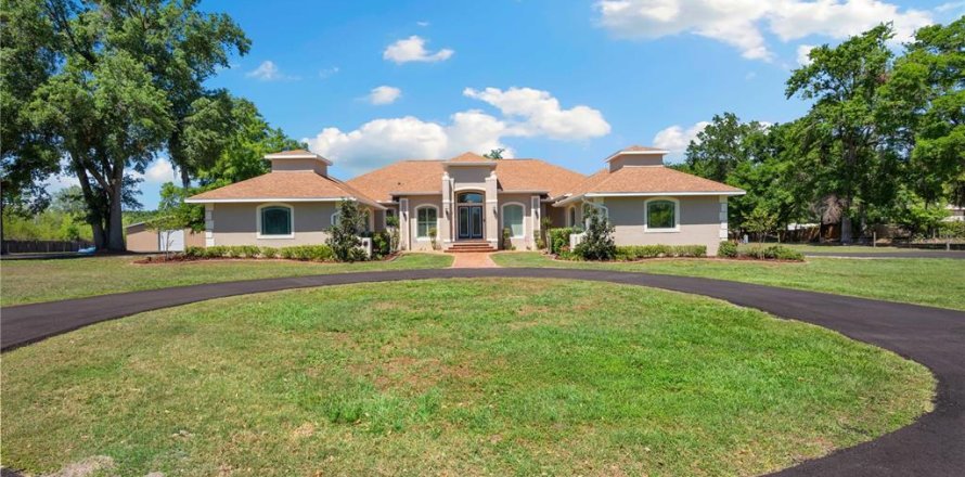 House in Dade City, Florida 4 bedrooms, 350.15 sq.m. № 1624737