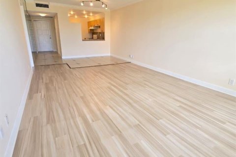 Condominio en alquiler en Pompano Beach, Florida, 1 dormitorio, 79.9 m2 № 2085894 - foto 4