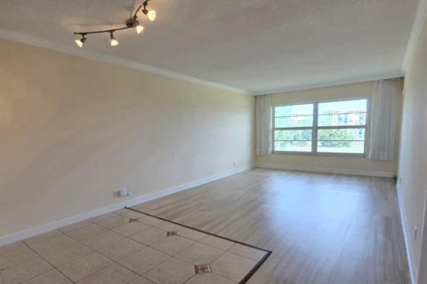Condominio en alquiler en Pompano Beach, Florida, 1 dormitorio, 79.9 m2 № 2085894 - foto 3