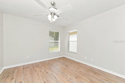 Villa ou maison à louer à Fruitland Park, Floride: 3 chambres, 175.68 m2 № 2389085 - photo 13