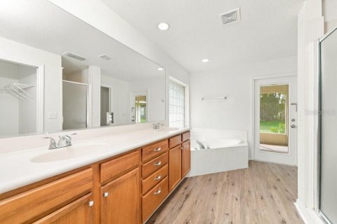 Villa ou maison à louer à Fruitland Park, Floride: 3 chambres, 175.68 m2 № 2389085 - photo 12