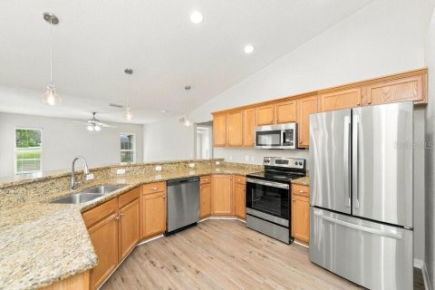Villa ou maison à louer à Fruitland Park, Floride: 3 chambres, 175.68 m2 № 2389085 - photo 8
