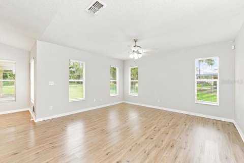 Villa ou maison à louer à Fruitland Park, Floride: 3 chambres, 175.68 m2 № 2389085 - photo 6