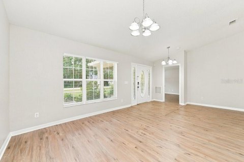 Villa ou maison à louer à Fruitland Park, Floride: 3 chambres, 175.68 m2 № 2389085 - photo 7