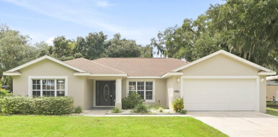 Villa ou maison à Fruitland Park, Floride 3 chambres, 175.68 m2 № 2389085