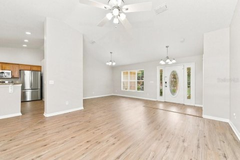 Villa ou maison à louer à Fruitland Park, Floride: 3 chambres, 175.68 m2 № 2389085 - photo 5