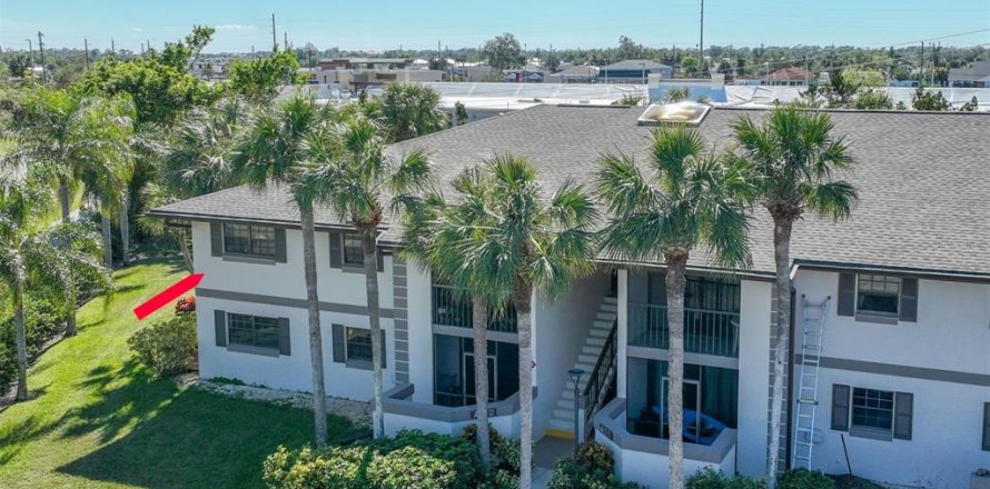 Condominio en Port Charlotte, Florida, 2 dormitorios № 1745371