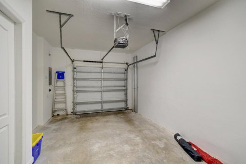 Снять в аренду таунхаус в Лейк-Уорт, Флорида 3 спальни, 150.69м2, № 1210508 - фото 1