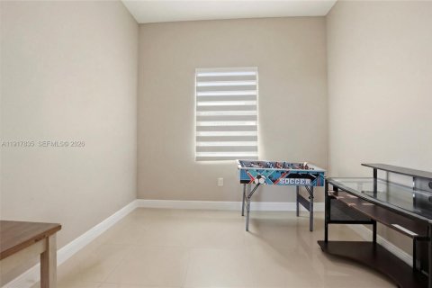 House in Lehigh Acres, Florida 3 bedrooms, 147.53 sq.m. № 2061040 - photo 25