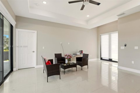 House in Lehigh Acres, Florida 3 bedrooms, 147.53 sq.m. № 2061040 - photo 7