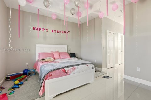 House in Lehigh Acres, Florida 3 bedrooms, 147.53 sq.m. № 2061040 - photo 19