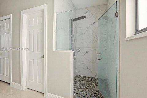 House in Lehigh Acres, Florida 3 bedrooms, 147.53 sq.m. № 2061040 - photo 23