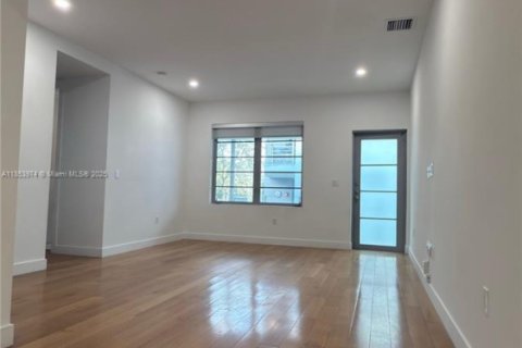 Copropriété à louer à Miami Beach, Floride: 1 chambre, 97.64 m2 № 1960394 - photo 4