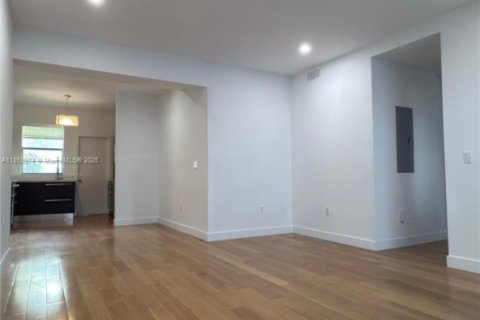 Copropriété à louer à Miami Beach, Floride: 1 chambre, 97.64 m2 № 1960394 - photo 2