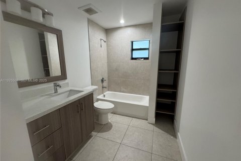 Appartement à louer à Hallandale Beach, Floride: 3 chambres, 223.8 m2 № 1984175 - photo 5