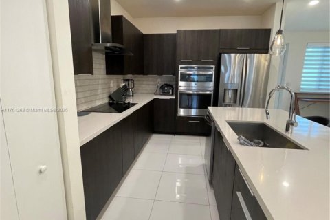 Adosado en venta en Doral, Florida, 3 dormitorios, 157.19 m2 № 1748646 - foto 8