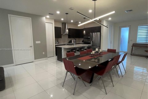 Adosado en venta en Doral, Florida, 3 dormitorios, 157.19 m2 № 1748646 - foto 6