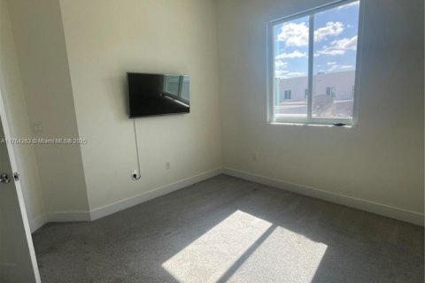 Adosado en venta en Doral, Florida, 3 dormitorios, 157.19 m2 № 1748646 - foto 16