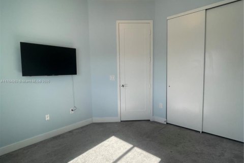 Adosado en venta en Doral, Florida, 3 dormitorios, 157.19 m2 № 1748646 - foto 17