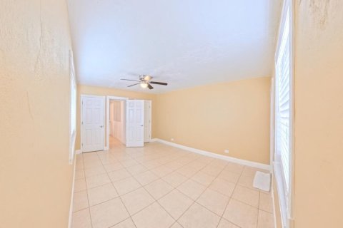 House in Boynton Beach, Florida 1 bedroom, 56.39 sq.m. № 2265628 - photo 9