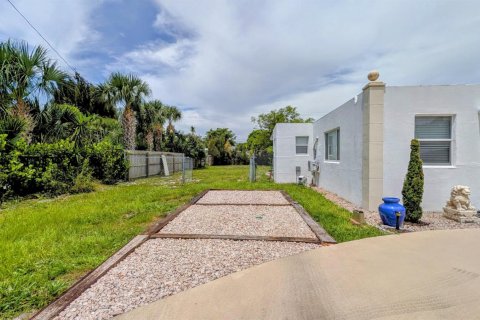 House in Boynton Beach, Florida 1 bedroom, 56.39 sq.m. № 2265628 - photo 4
