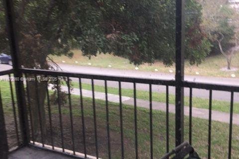 Condominio en venta en Lauderhill, Florida, 2 dormitorios, 102.19 m2 № 1981736 - foto 1