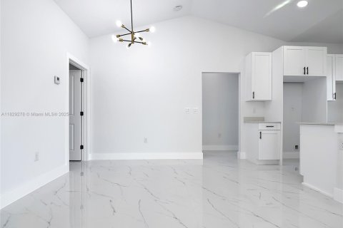 Villa ou maison à vendre à Lehigh Acres, Floride: 4 chambres № 1977293 - photo 12