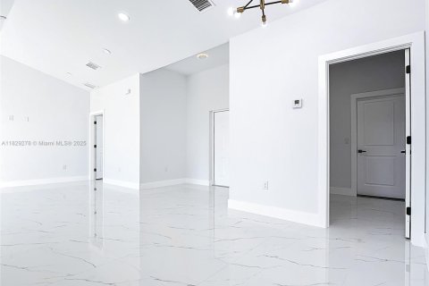 Villa ou maison à vendre à Lehigh Acres, Floride: 4 chambres № 1977293 - photo 15