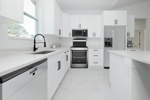 Villa ou maison à vendre à Lehigh Acres, Floride: 4 chambres № 1977293 - photo 8