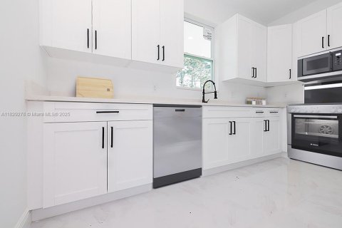 Villa ou maison à vendre à Lehigh Acres, Floride: 4 chambres № 1977293 - photo 6