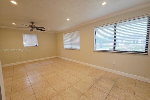 Villa ou maison à louer à West Park, Floride: 3 chambres, 141.21 m2 № 1925282 - photo 11