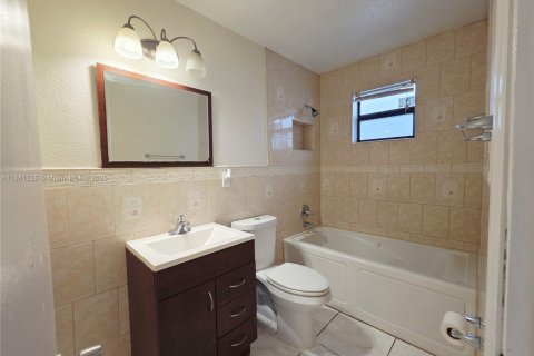 Villa ou maison à louer à West Park, Floride: 3 chambres, 141.21 m2 № 1925282 - photo 12