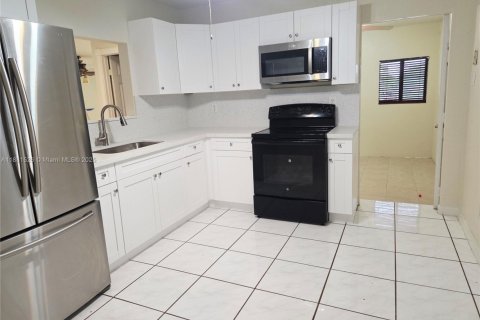 Villa ou maison à louer à West Park, Floride: 3 chambres, 141.21 m2 № 1925282 - photo 3