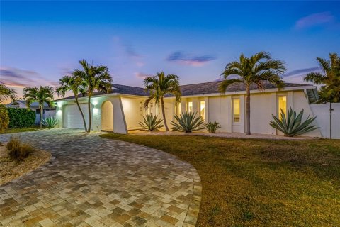Villa ou maison à North Redington Beach, Floride 3 chambres, 186.92 m2 № 2356575